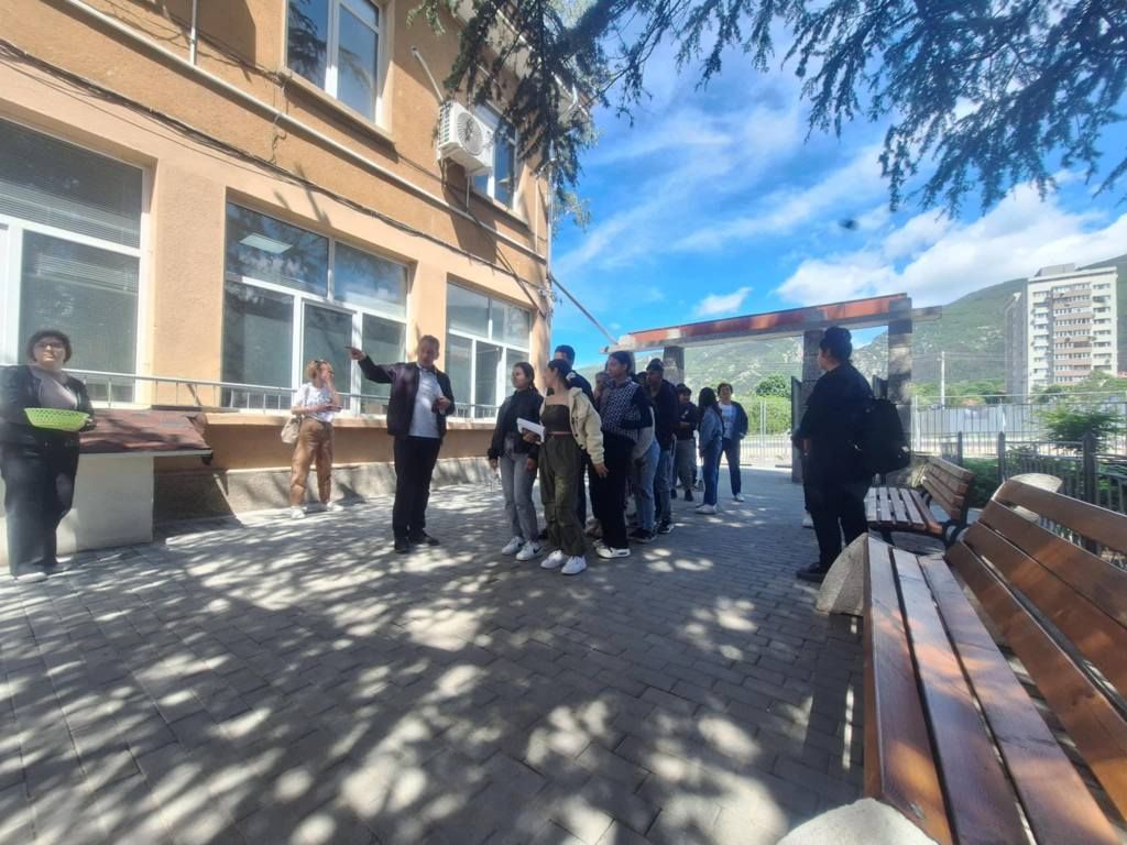 Ден на отворените врати. - ПГЖПТ Христо Смирненски - Карлово